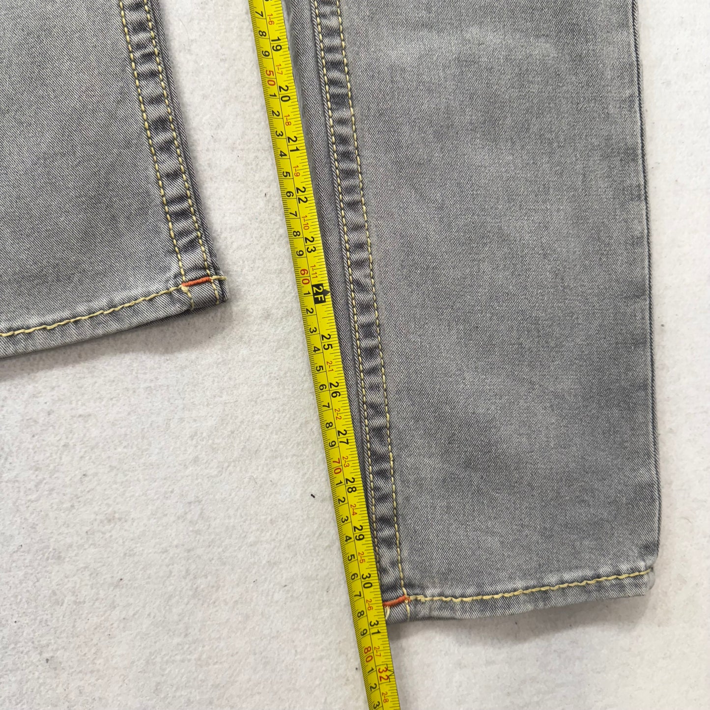 True Religion Geno Men's Gray Denim Slim Fit Jeans Snap Flap Back Pocket Size 30