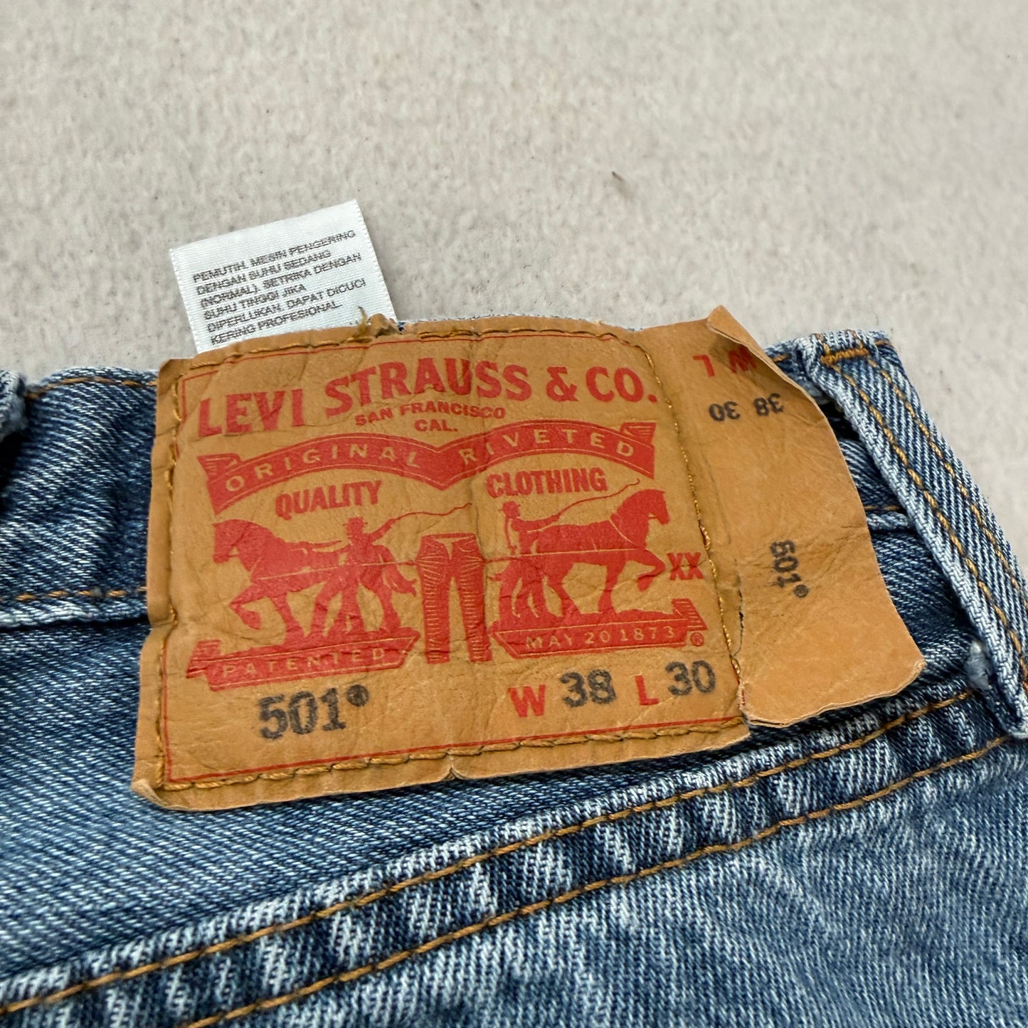 Levi's 501 Men's Blue Denim Jeans Straight Fit Zip-Fly Pockets Size W38xL30