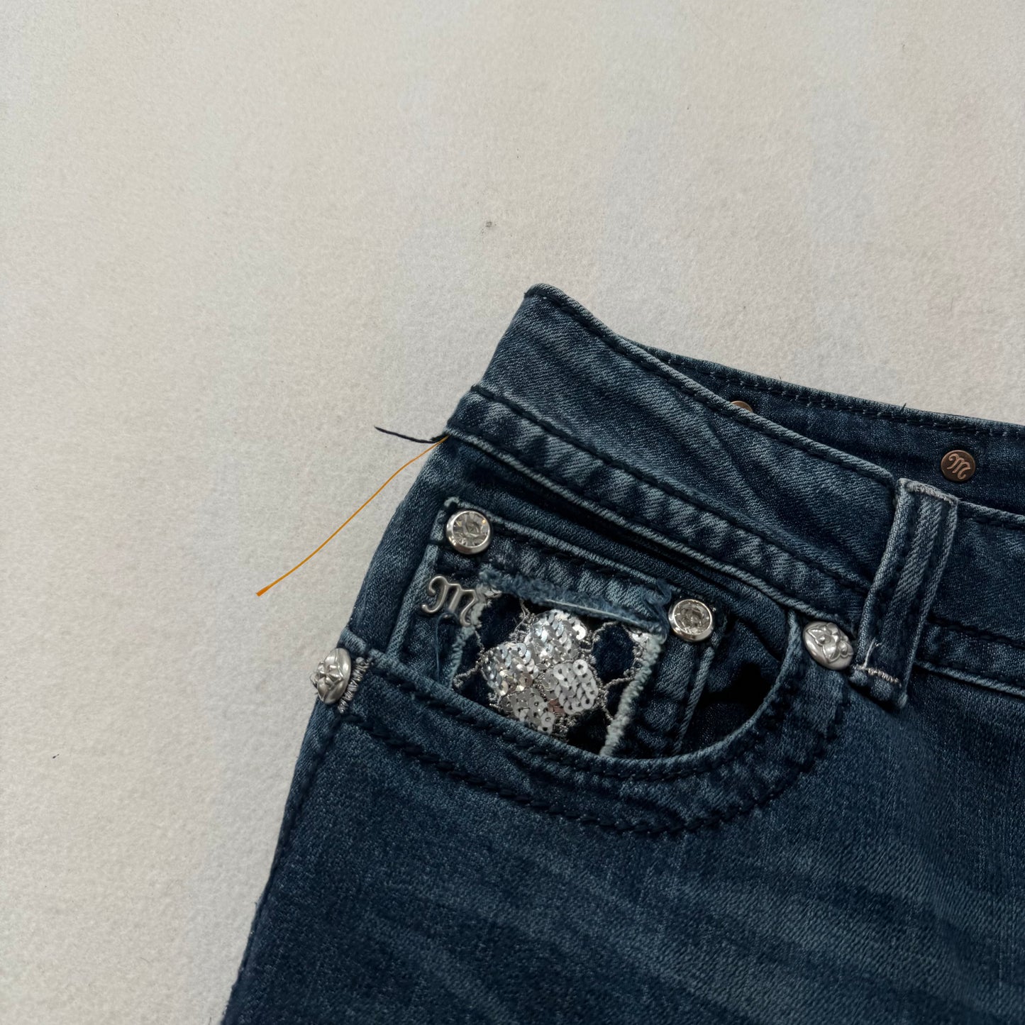 Miss Me Boyfriend Womens Dark Blue Denim Capri Jeans Sequins Flap Pocket Size 27