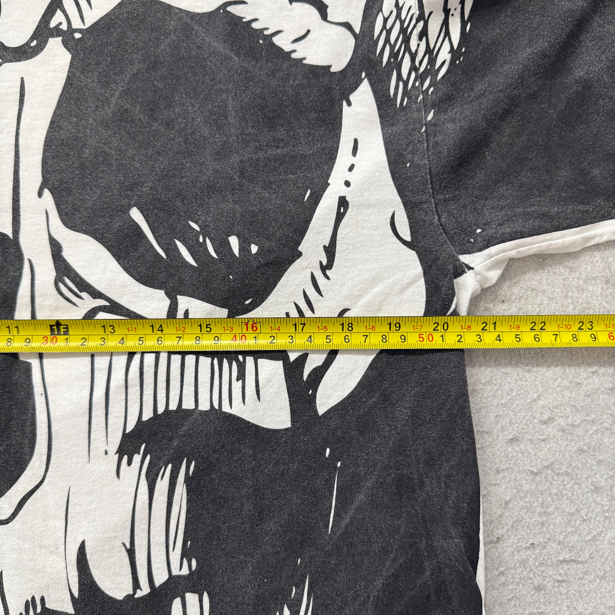 Unbranded skull tee brand tag