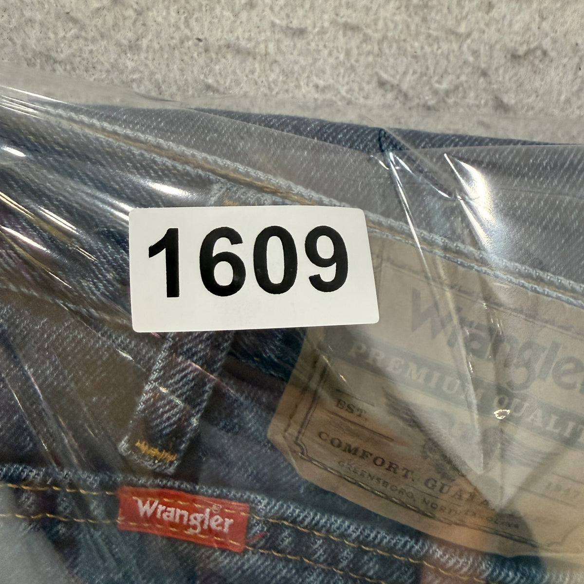 Wrangler Relaxed Fit Medium Wash Jeans Size 40x29 photo 8