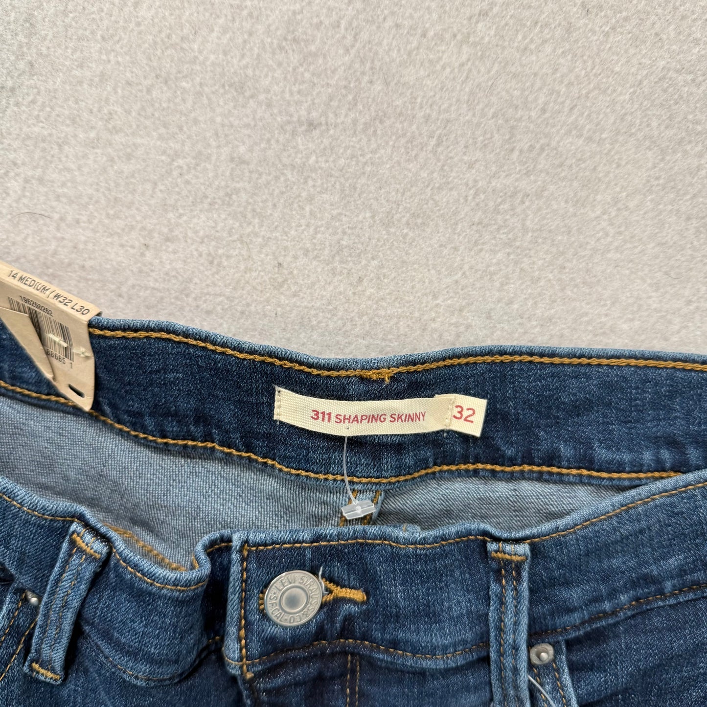 Levi's Strauss & Co. 311 Shaping Women's Medium Blue Denim Skinny Jeans Size 32