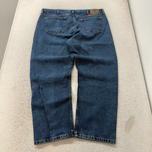 Wrangler Relaxed Fit Medium Wash Jeans Size 40x29 photo 2