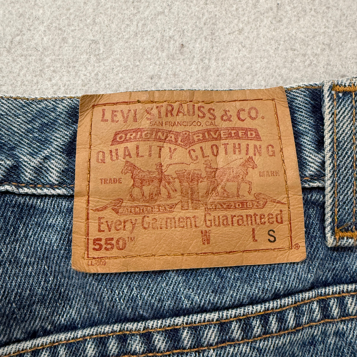 Levis Vintage 550 Relaxed Tapered Jeans Size 12 photo 7