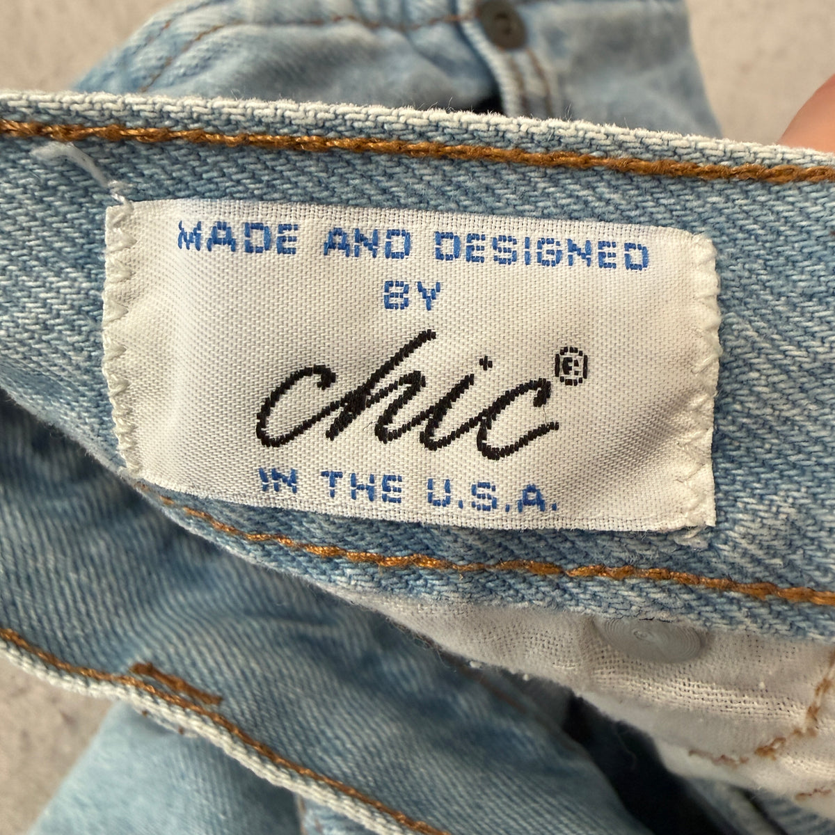 Chic Vintage High Waist Light Wash Jeans USA Size 10 photo 3
