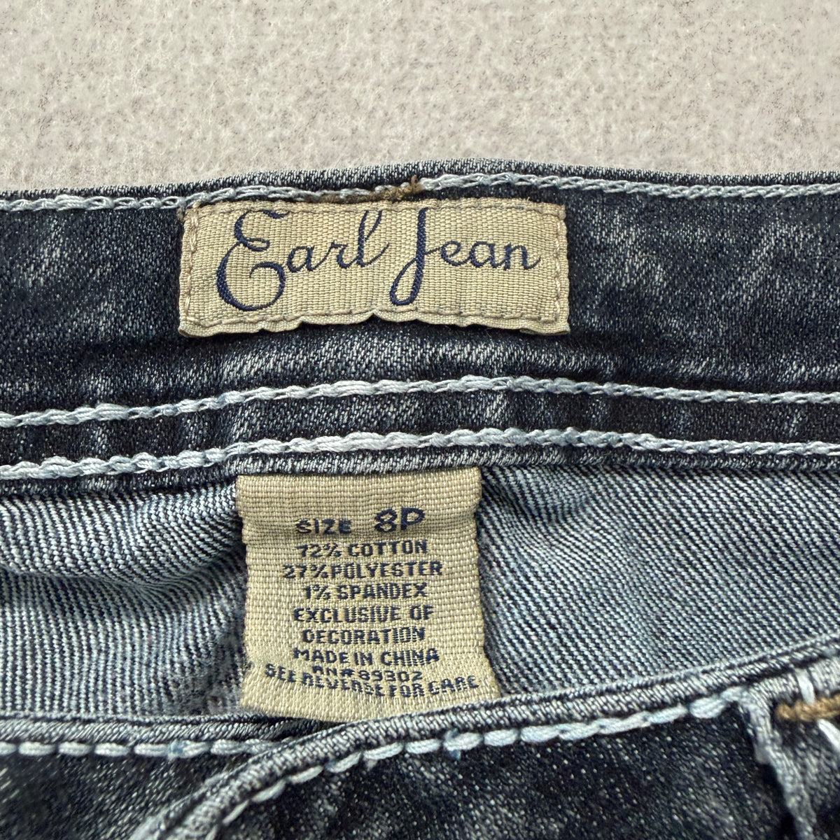 Earl Jean Women's Blue Dark Wash Denim Cuffed Capri Jeans Distressed Size 8P