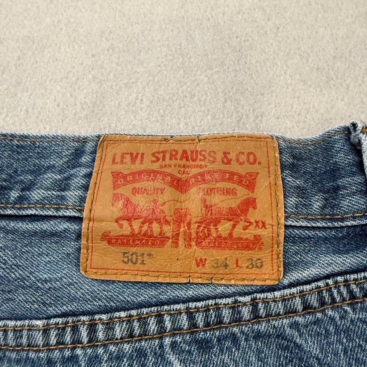Levis 501 Medium Wash Button Fly Jeans Size 34x30 photo 7