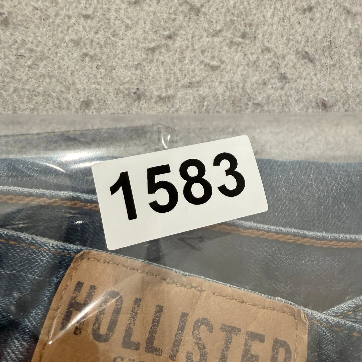 Hollister Medium Wash Straight Jeans Size 32x30 photo 9