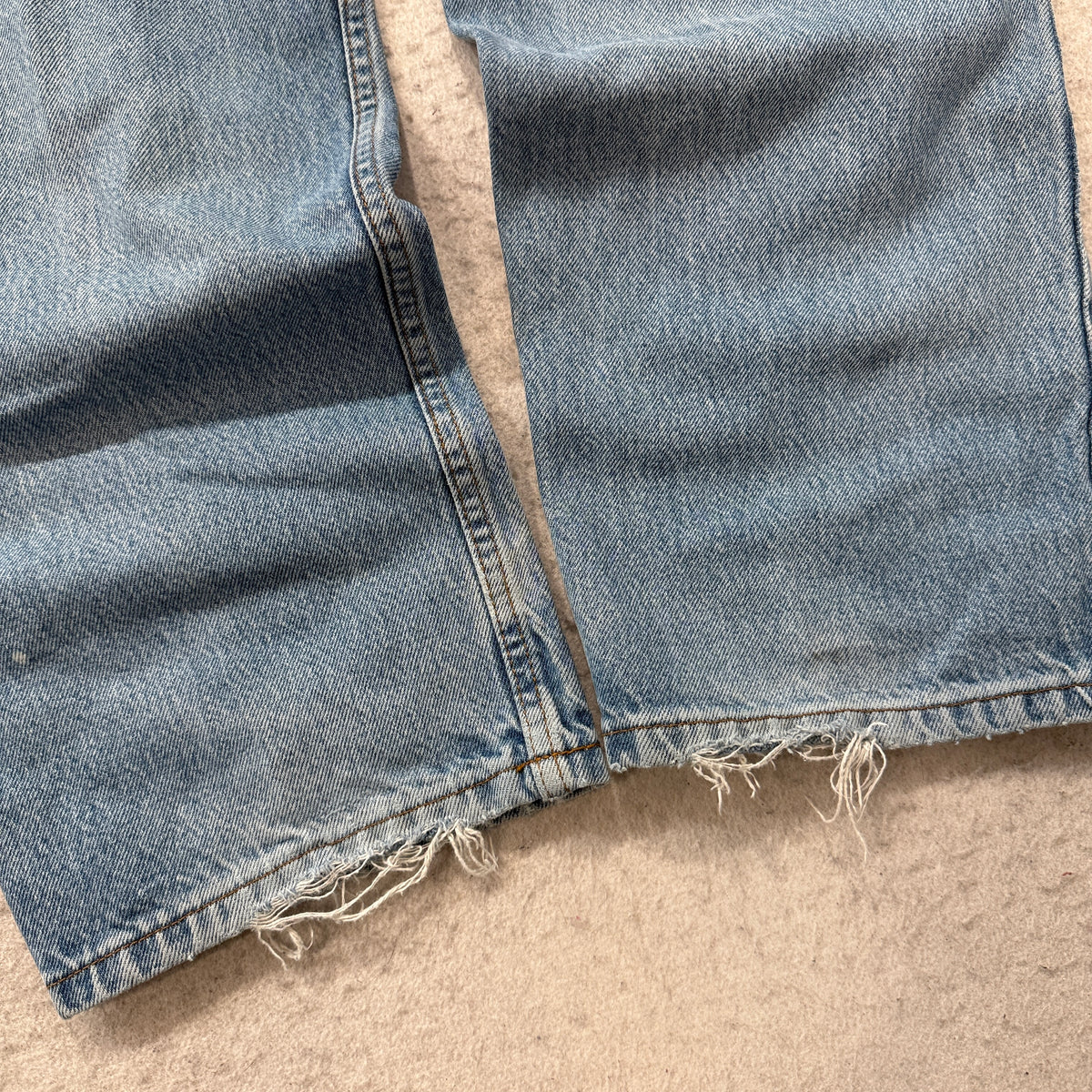 Kirkland Signature Light Wash Relaxed Jeans Size 38x30 photo 9