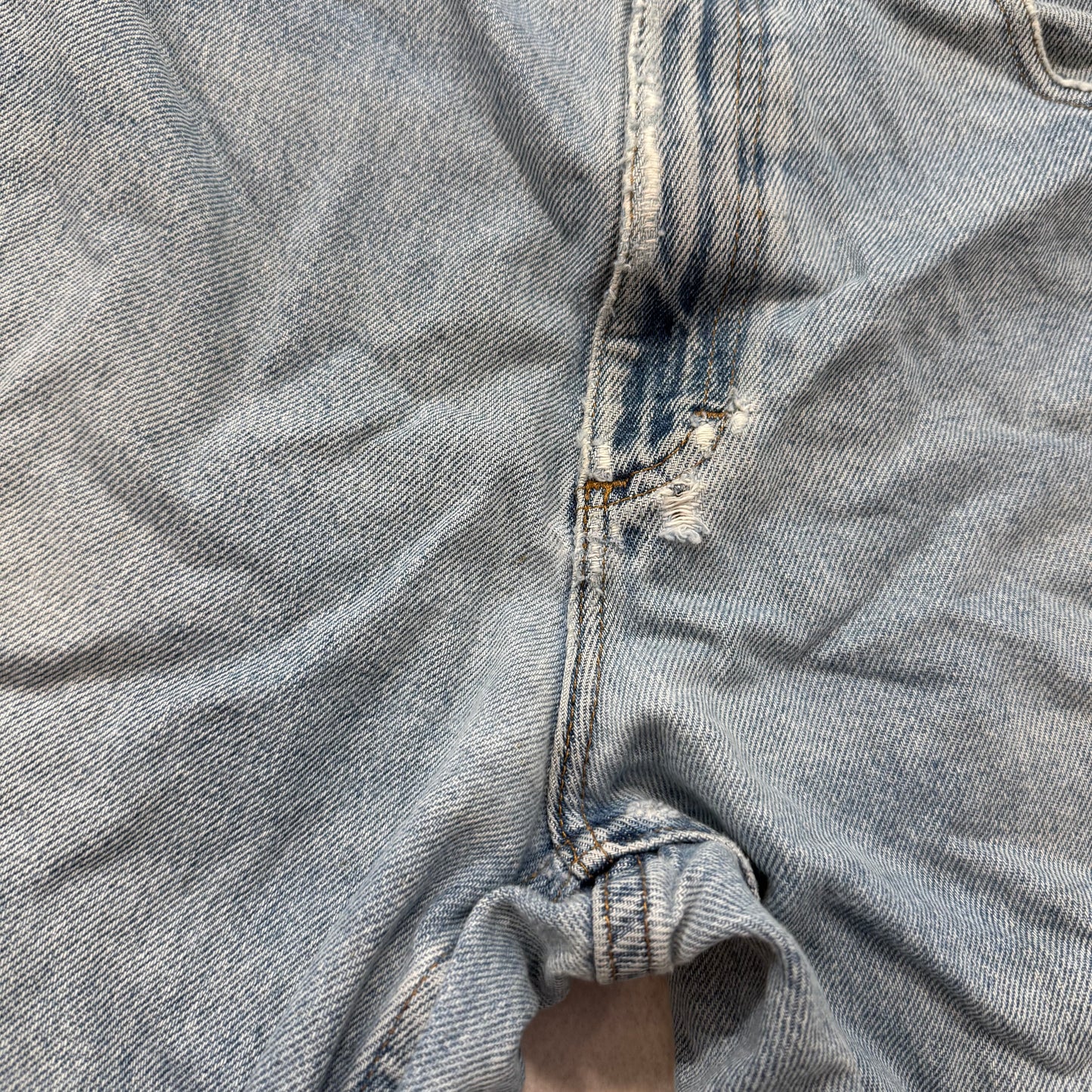 L.L. Bean Men's Light Wash Blue Denim Natural Fit Jeans Classic Raw Hem Size 34
