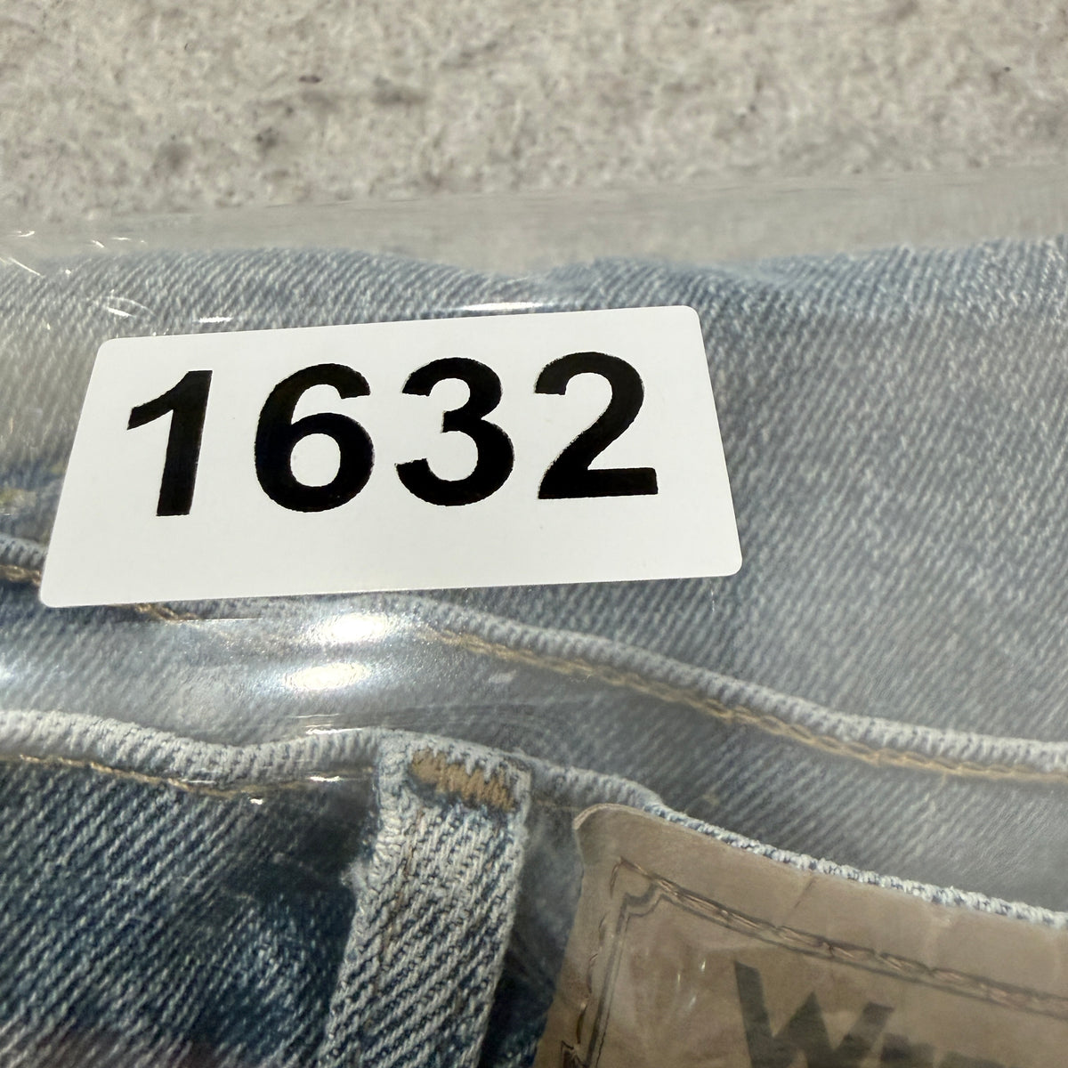 Wrangler Relaxed Fit Light Wash Jeans Size 38x30 photo 8