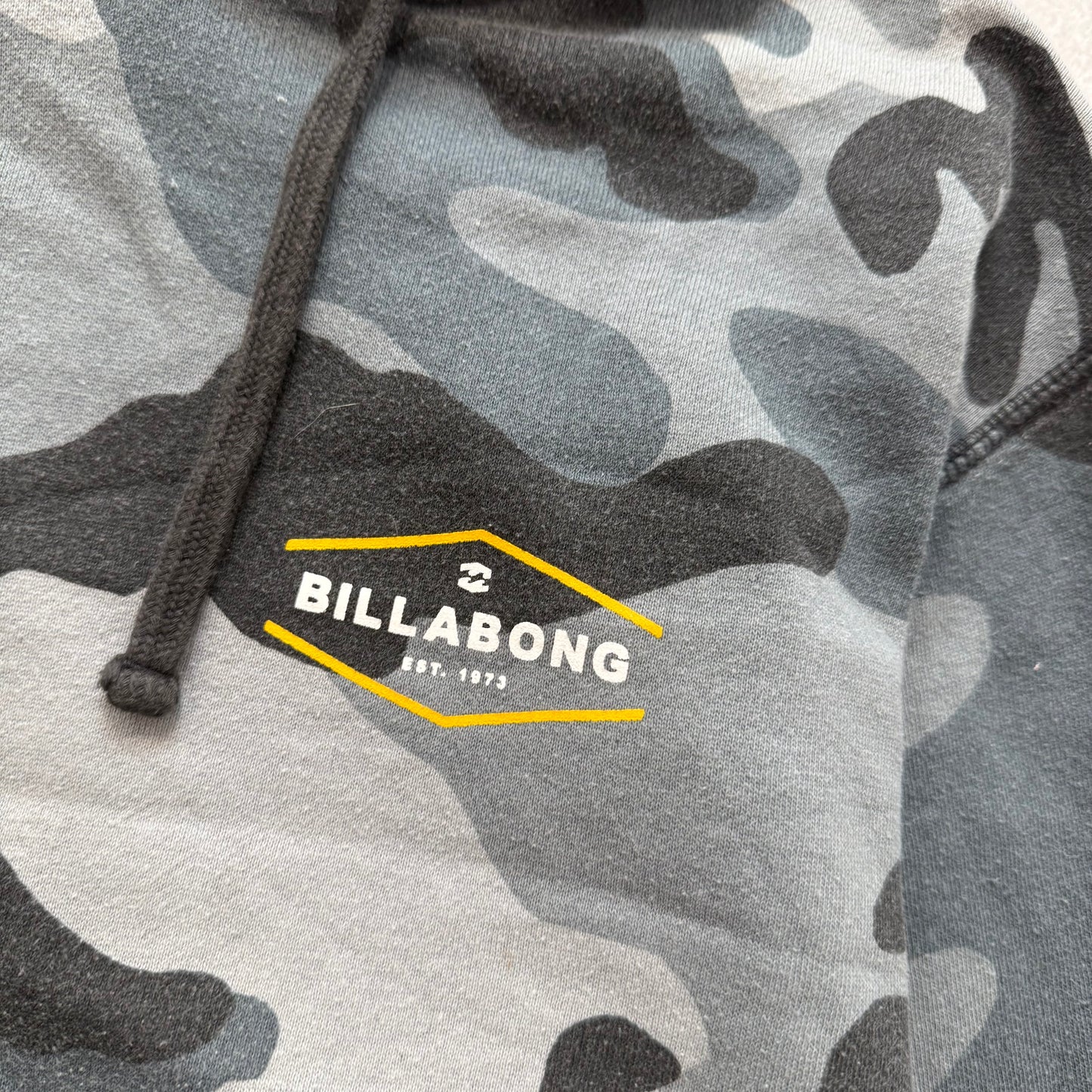 Billabong Men Gray Black Camouflage Pullover Hoodie Kangaroo Pocket Logo Size XL