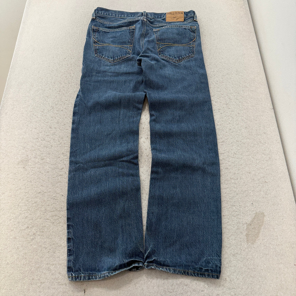 Hollister Medium Wash Straight Jeans Size 32x30 photo 2