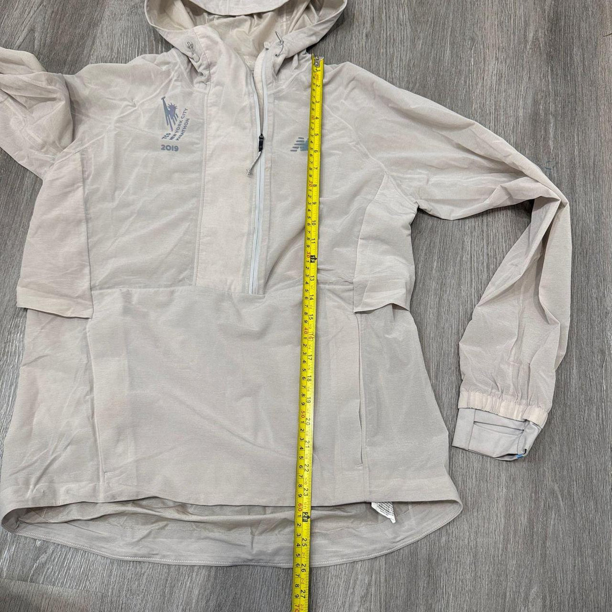 Vintage Y2K 2000's Women's New Balance Cream Boxy Windbreaker Jacket