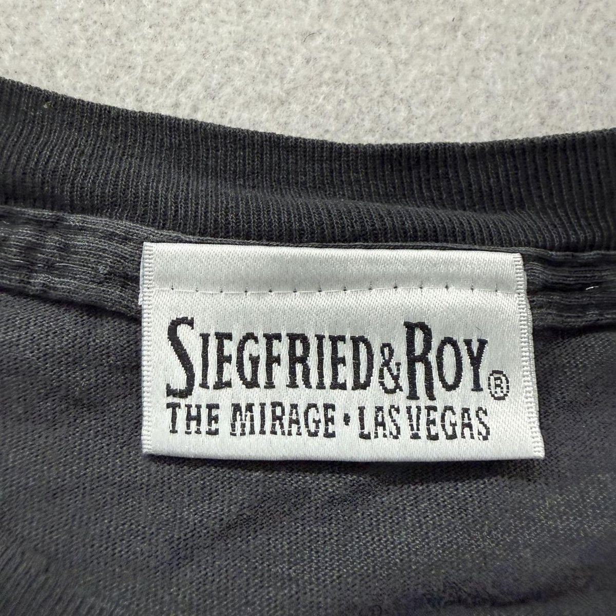 Vintage Y2K 2000's Siegfried & Roy Black Oversized Graphic Tee