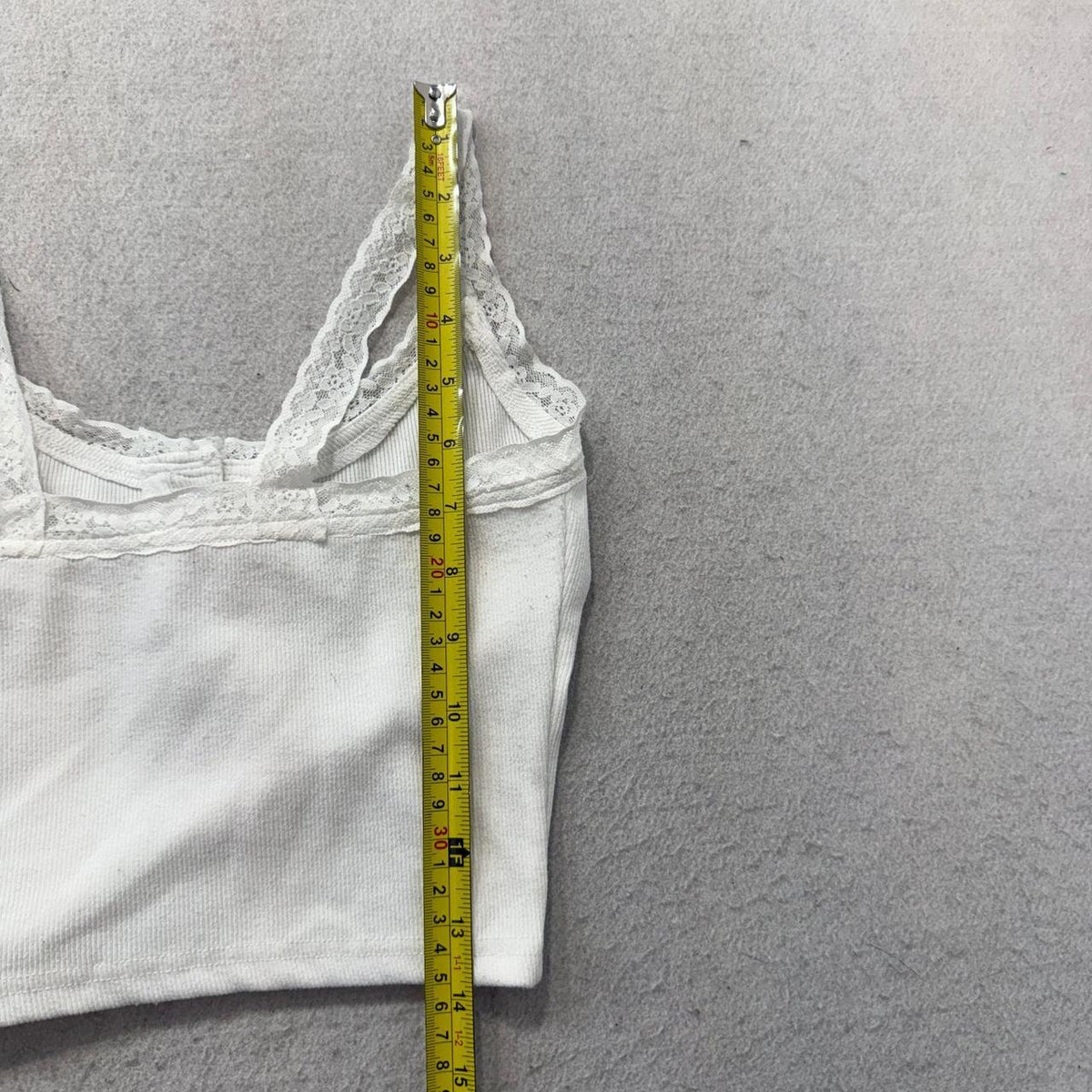 Vintage Y2K 2000's Women's Dazy White Lace Trim Ribbed Camisole