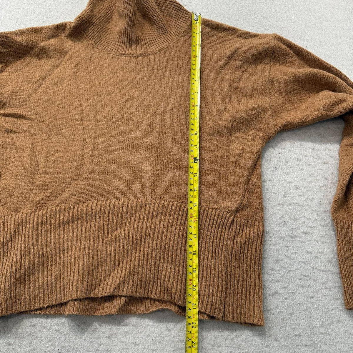 Vintage Y2K 2000's Women's Camel Boxy Turtleneck Sweater