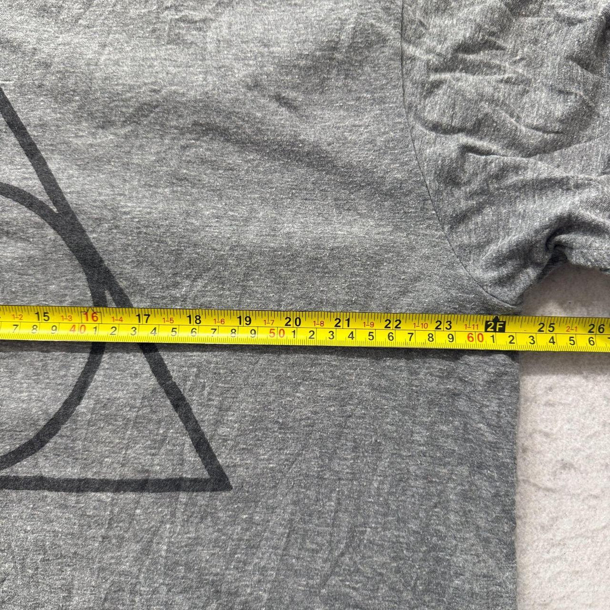 Vintage Y2K 2000's Women's Heather Grey Faded Boxy Graphic Tee