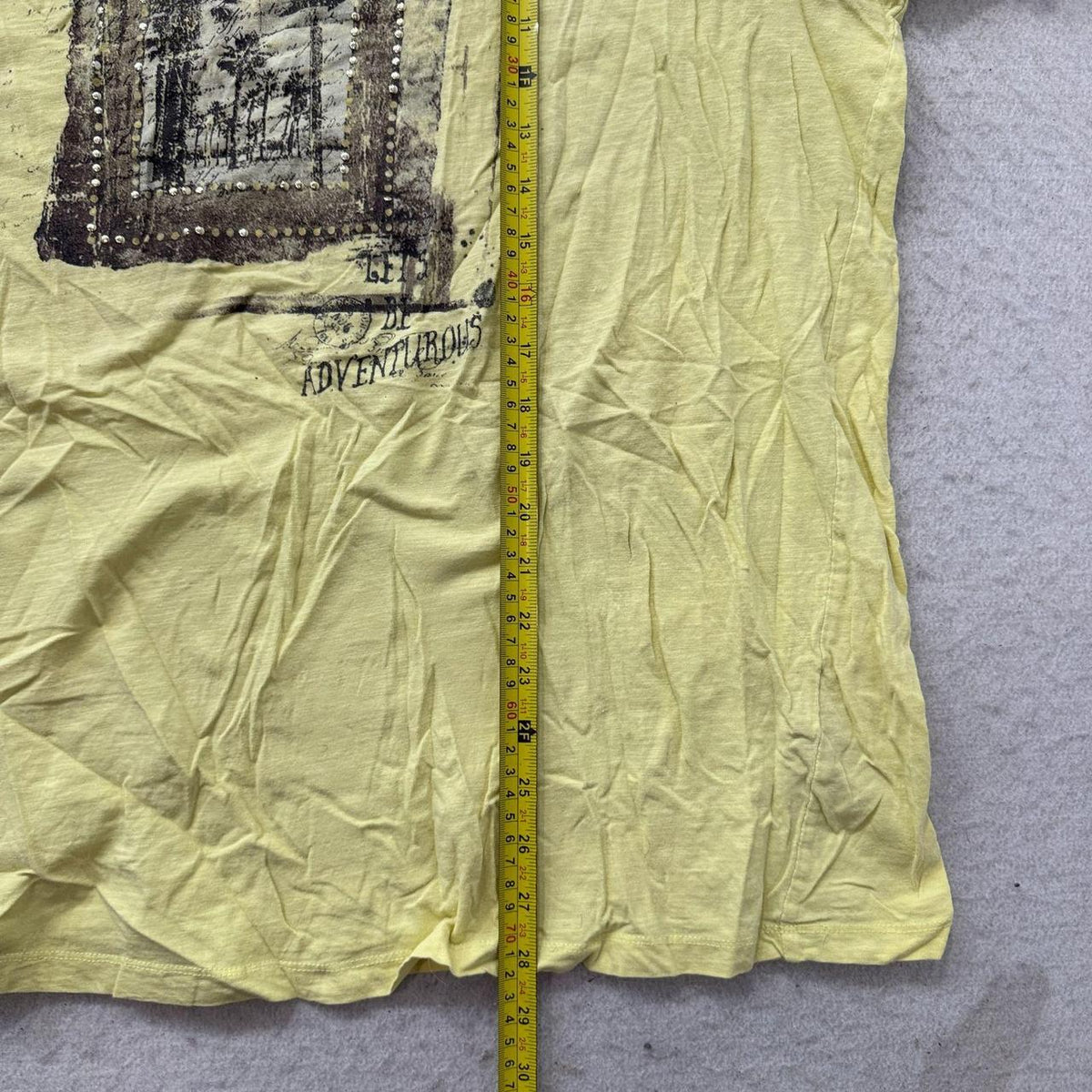 Vintage Y2K 2000's Catherines Pale Yellow Faded Graphic Tee
