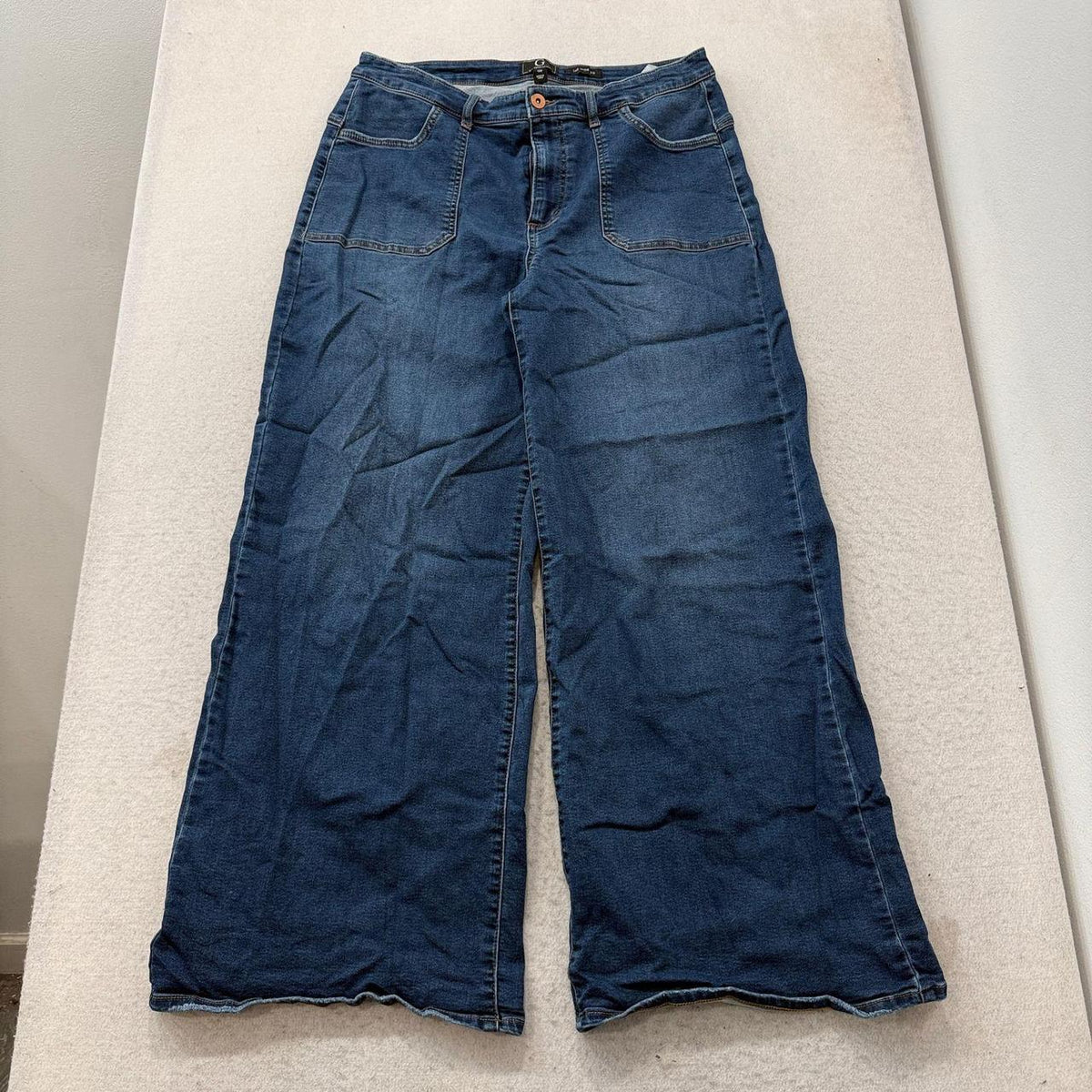 Vintage Y2K 2000's Women's Wide Leg Faded Jeans