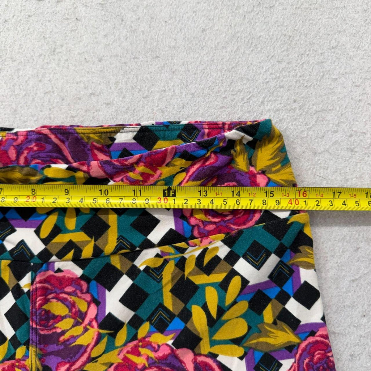 Vintage Y2K 2000's Women's Caprice Floral Argyle Print Open Leg Leggings