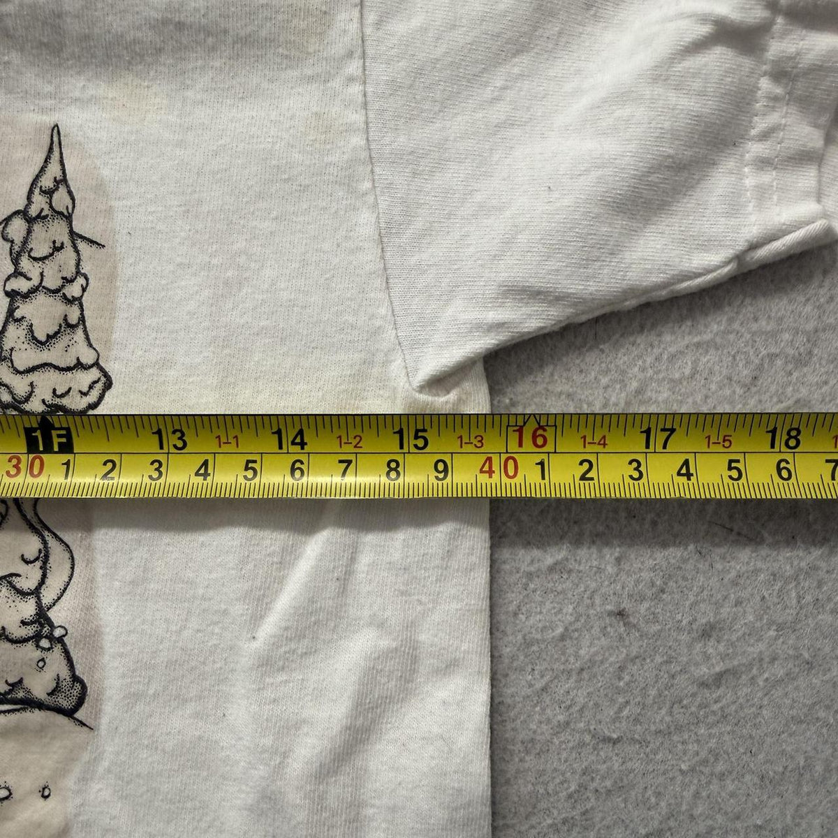 Vintage 90s Faded Cream Graphic Tee Bear Ski Mountain