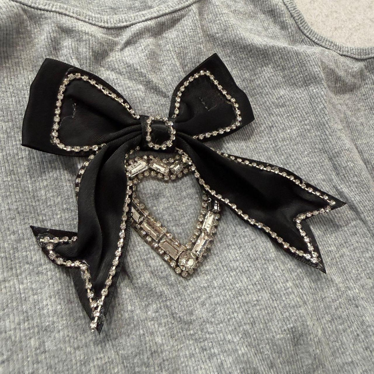 Vintage Y2K 2000's Women's Heather Grey Bow Graphic Tank Top