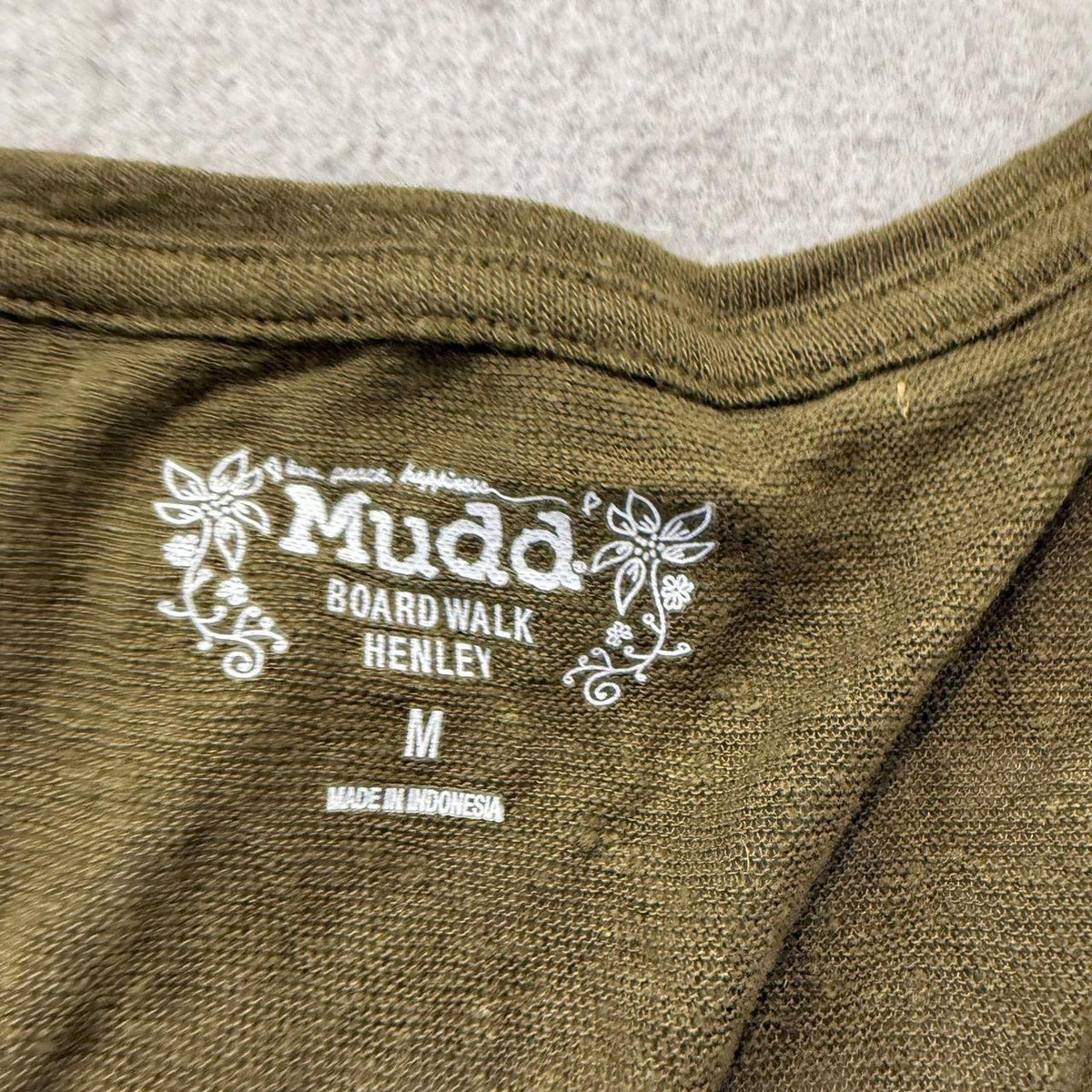 Vintage Y2K 2000's Women's Mudda Olive Green Boxy Henley Tee