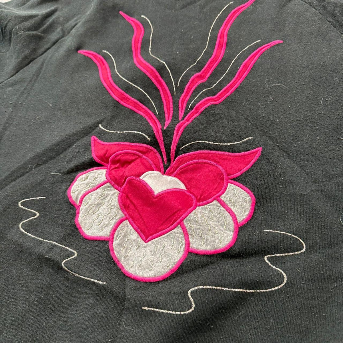 Vintage Y2K 2000's Women's Black Oversized Graphic Sacred Heart Sweatshirt