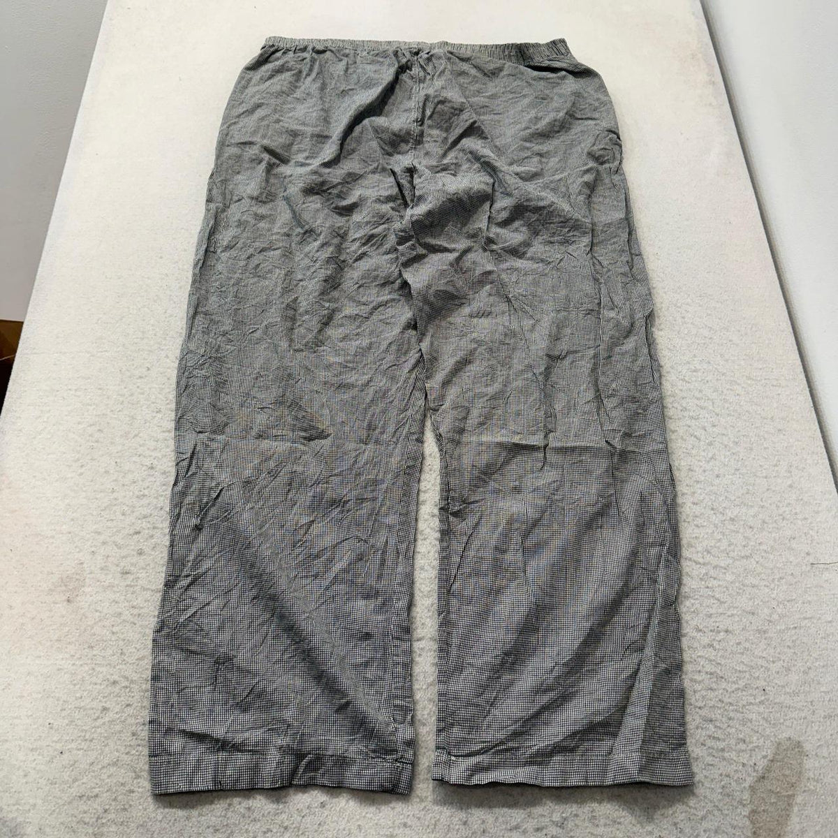 Vintage Polo by Ralph Lauren Men's Grey Pajamas with Button Fly Closure Size L is a classic sleepwear piece that reflects the brand's renowned preppy and elegant aesthetic. The set is likely crafted from a soft and comfortable fabric, such as cotton or a