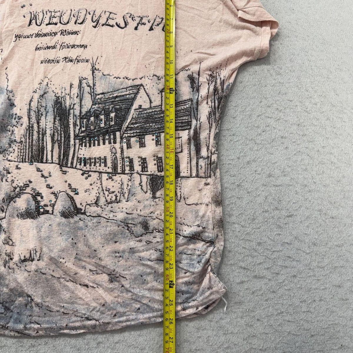 Vintage Y2K 2000's Women's Faded Distressed Pink Wanderlust Graphic Tee