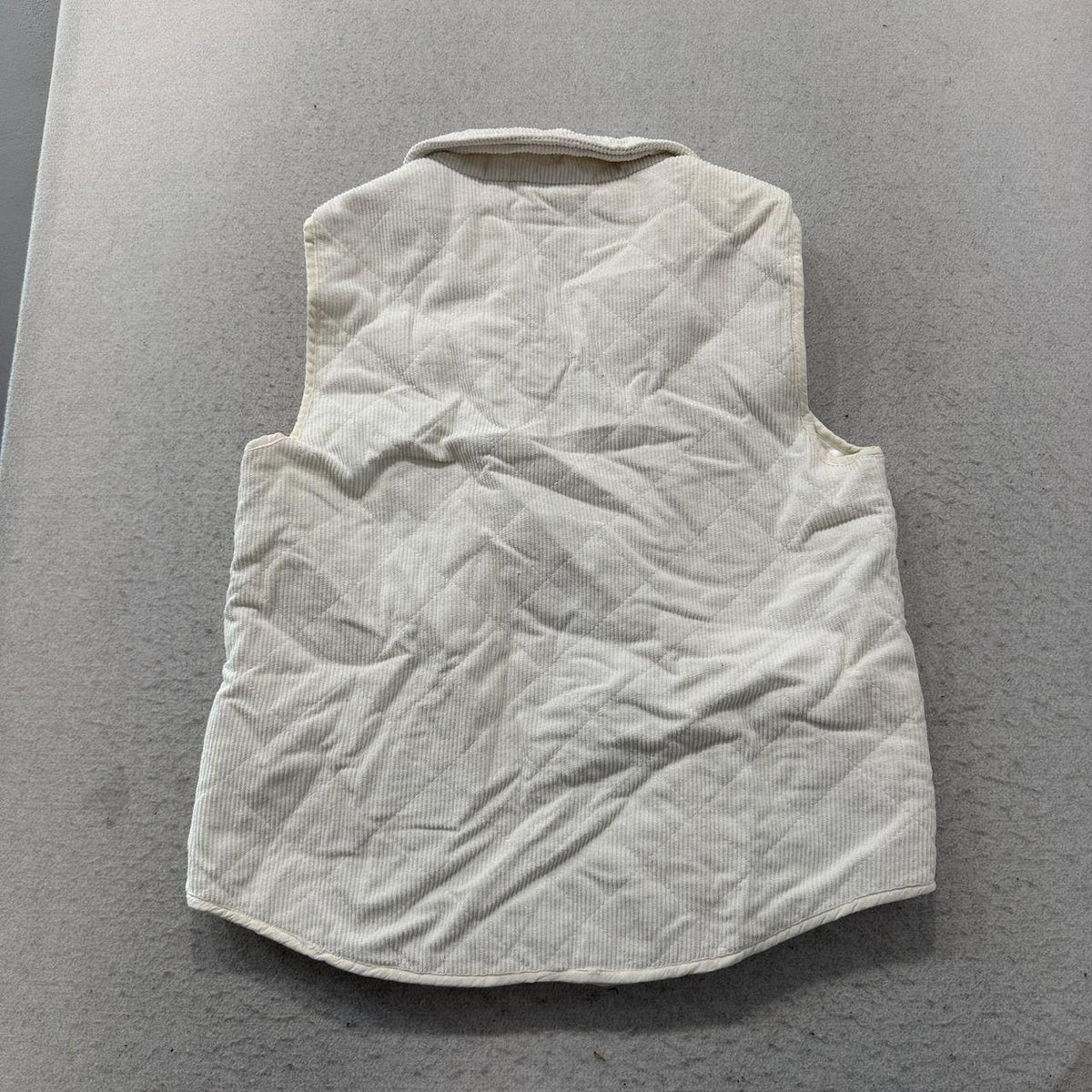 Vintage Y2K 2000's Women's Cream Boxy Quilted Puffer Vest