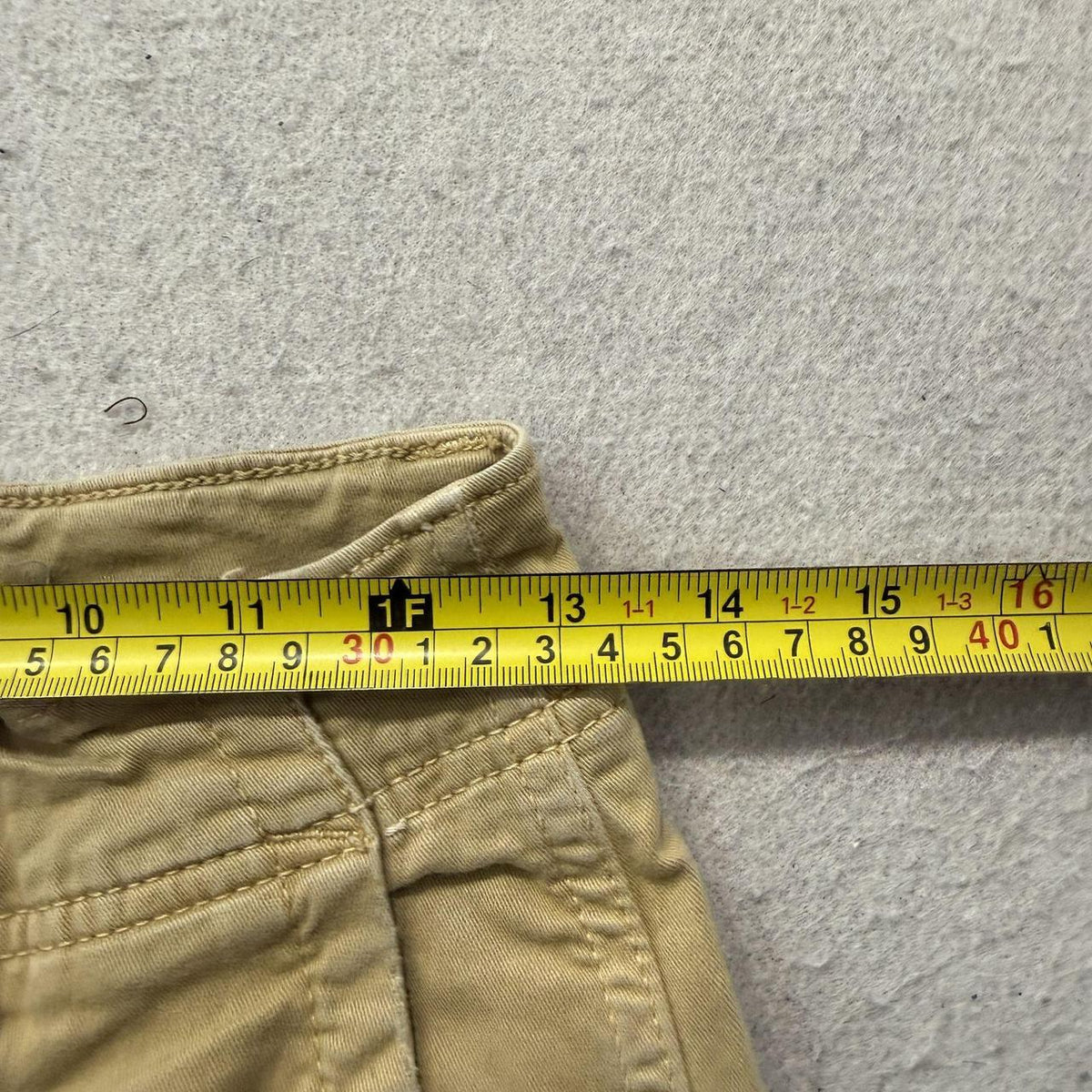 Vintage Y2K 2000's American Eagle Khaki Baggy Cargo Shorts