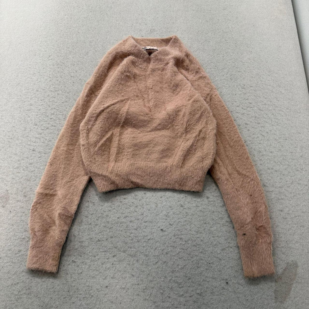 Vintage Y2K 2000's Women's Beige Boxy Fuzzy Crop Sweater