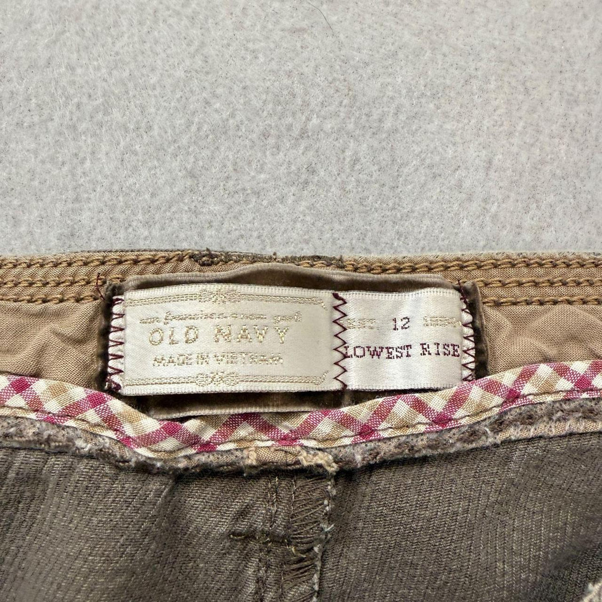 Vintage Y2K 2000's Women's Old Navy Khaki Faded Baggy Cargo Pants
