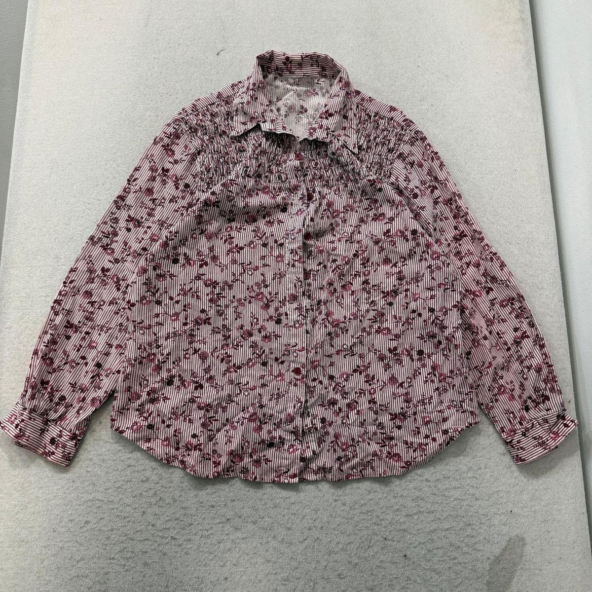 Vintage Y2K 2000's Women's Mauve Pink Floral Oversized Button Up Shirt