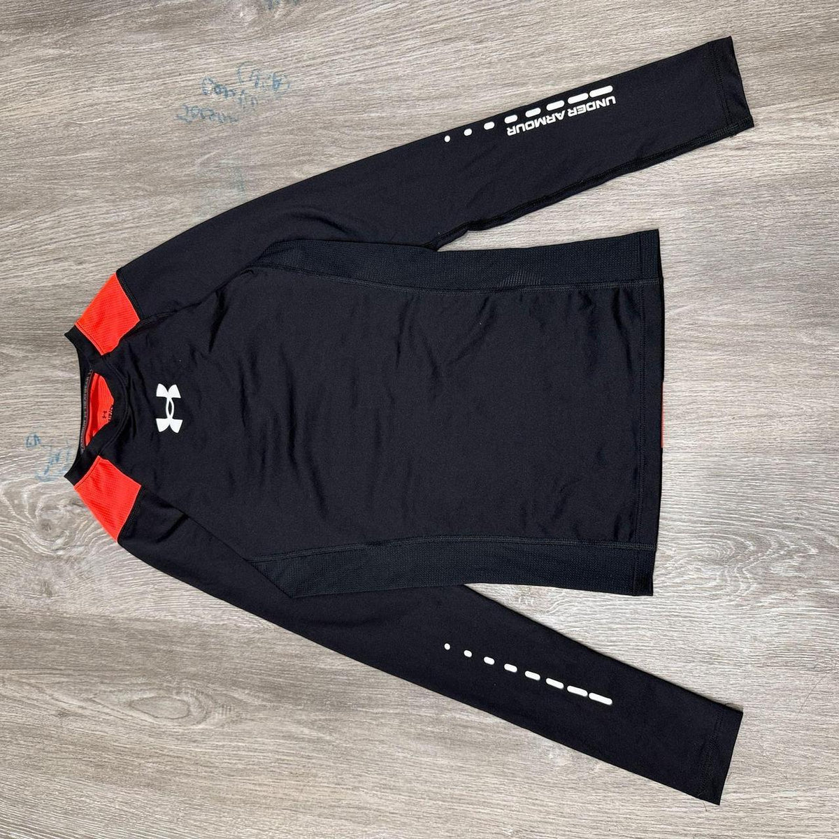 Vintage Y2K 2000's Women's Under Armour Black Fitted Long Sleeve Top