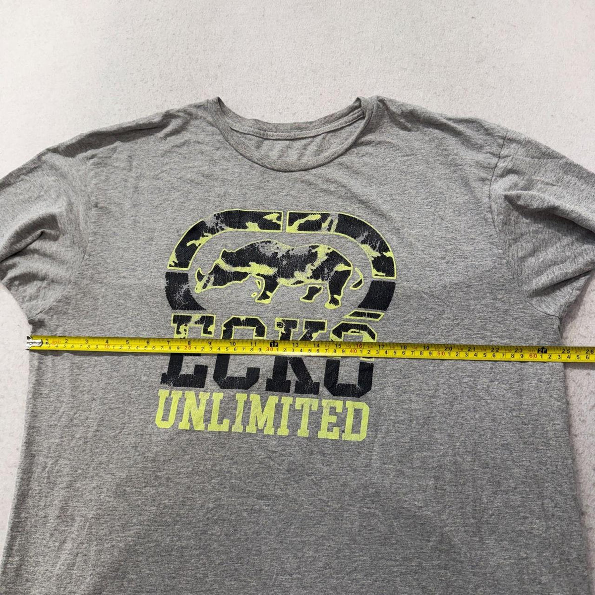 Vintage Y2K 2000's Heather Grey Faded Gecko Graphic Tee