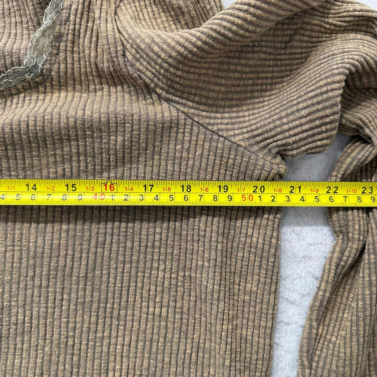 Vintage Y2K 2000's Women's Beige Ribbed Knit Lace Trim Long Sleeve Top