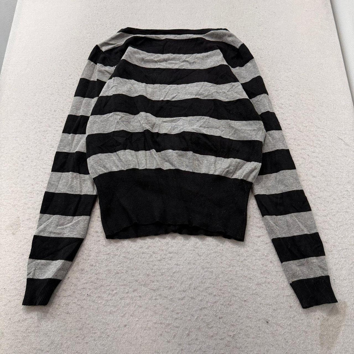 Vintage Y2K 2000's Women's rue21 Black Grey Striped Boxy Cardigan