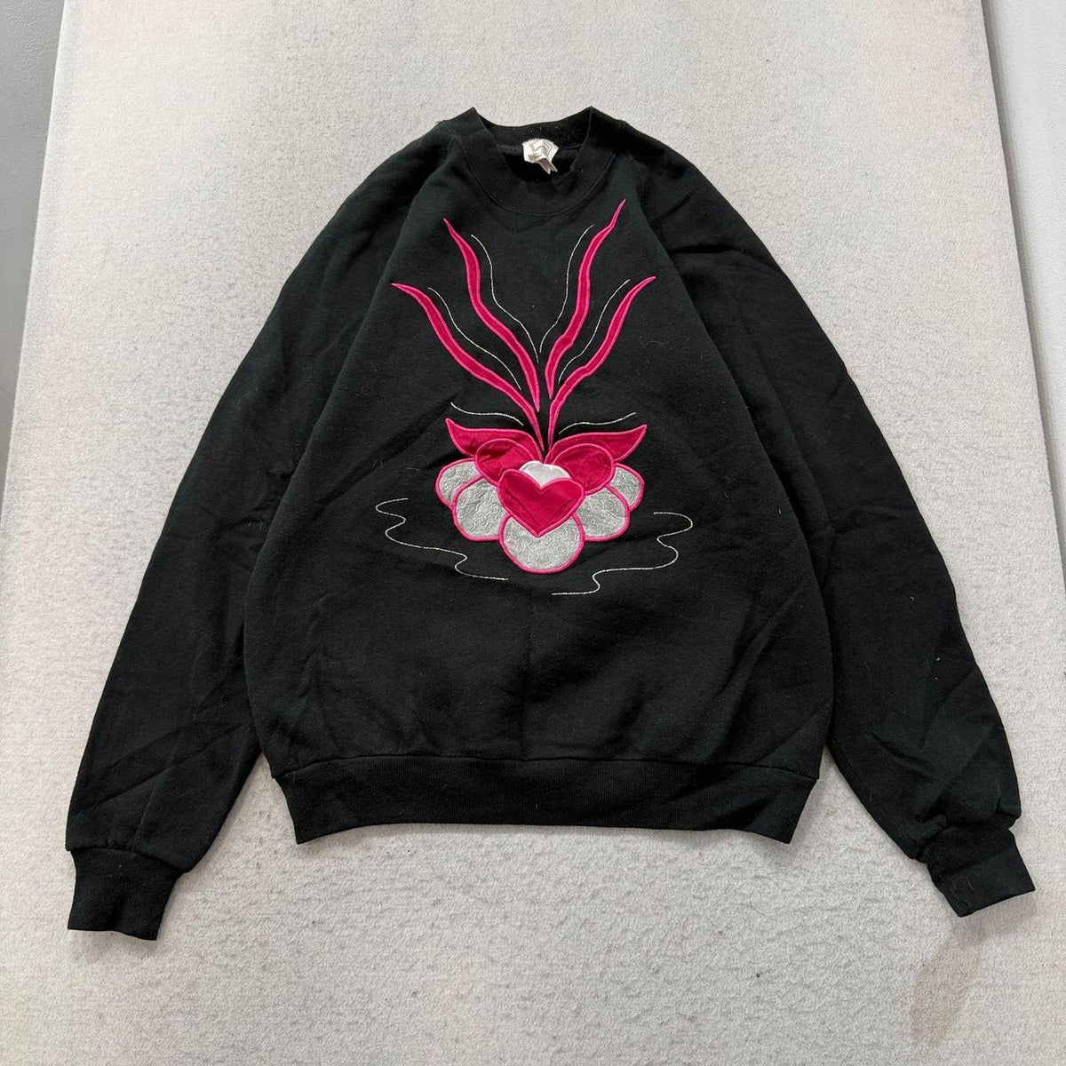Vintage Y2K 2000's Women's Black Oversized Graphic Sacred Heart Sweatshirt