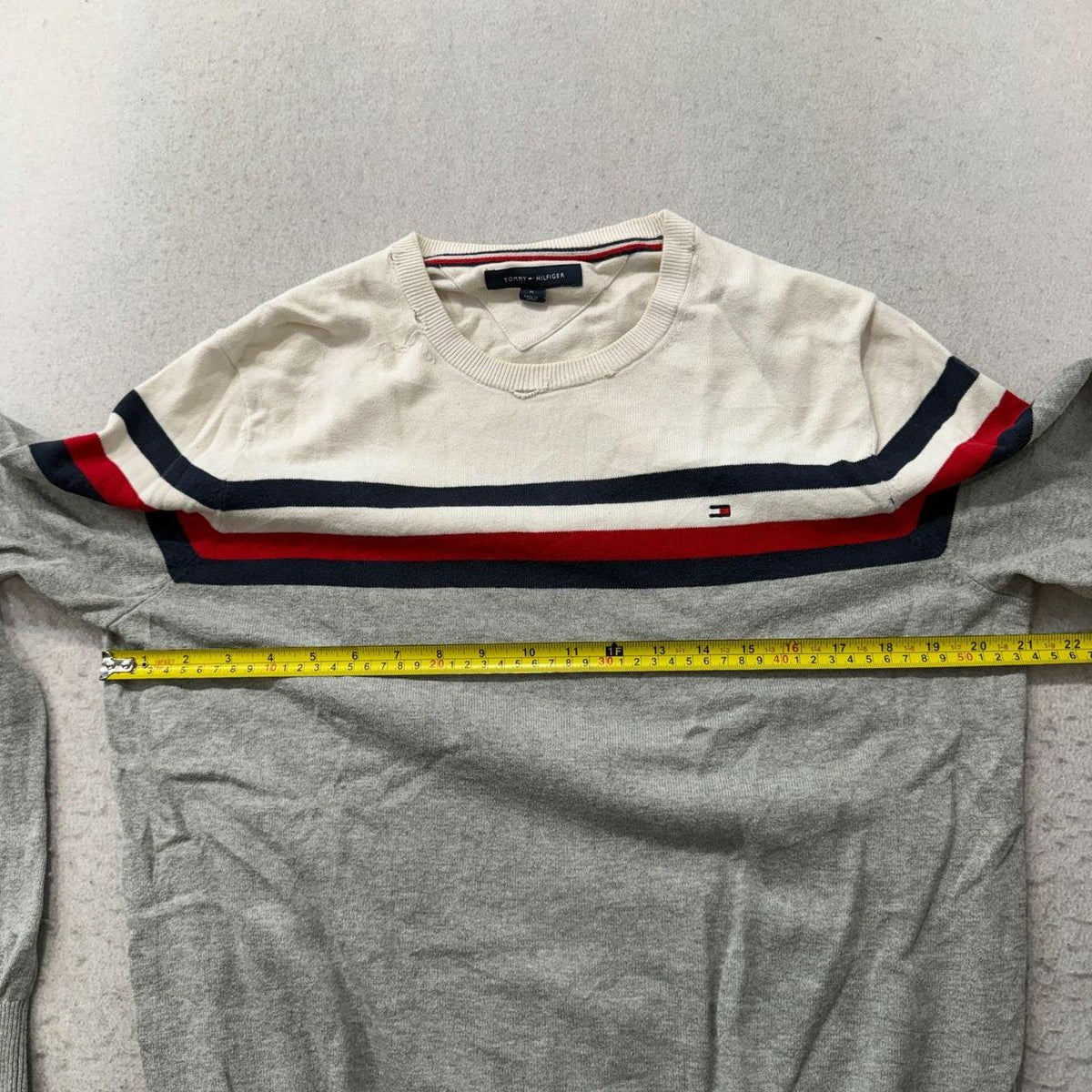 Vintage Y2K 2000's Tommy Hilfiger Cream Boxy Crewneck Sweater