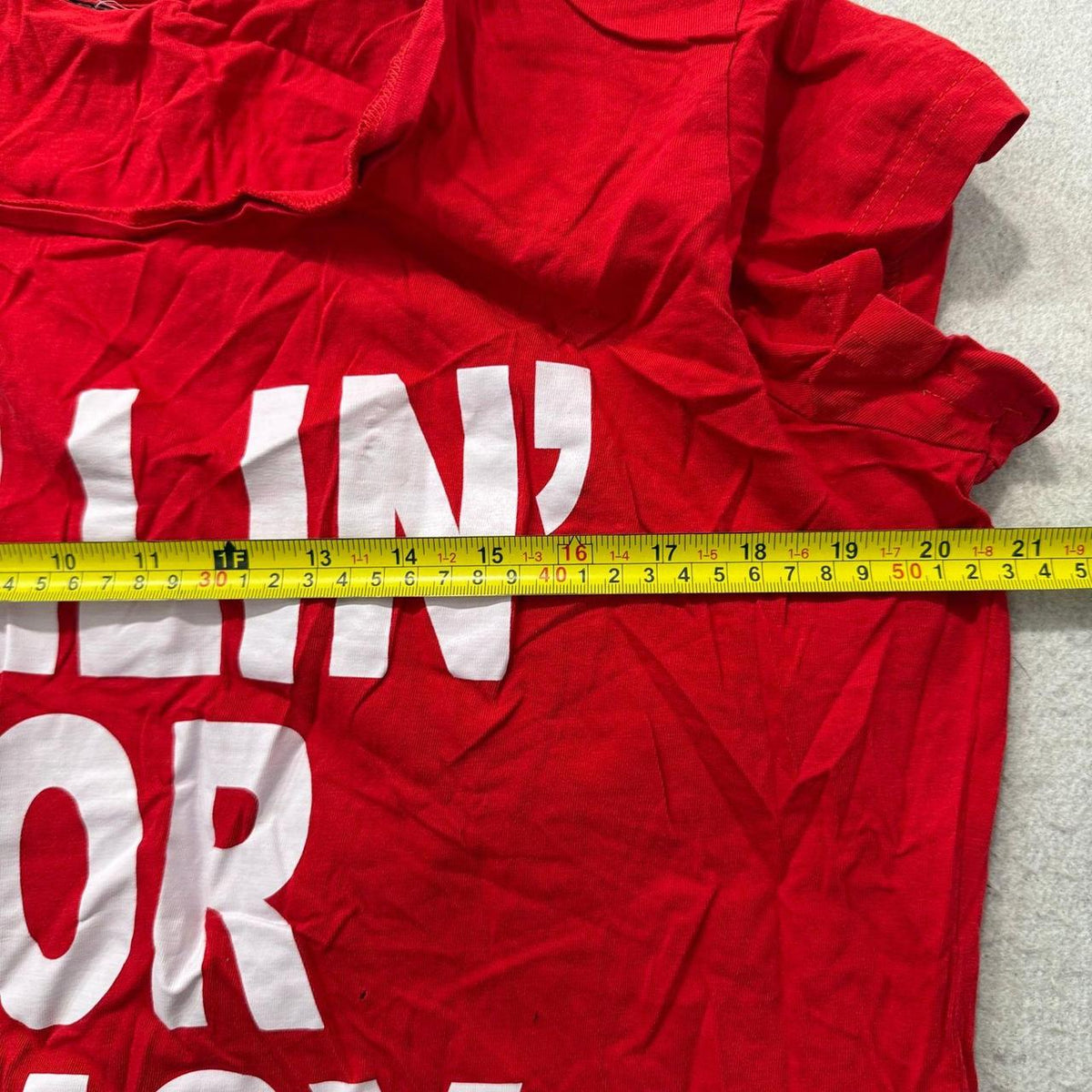 Vintage Y2K 2000's Women's Red Boxy Oversized Graphic Tee