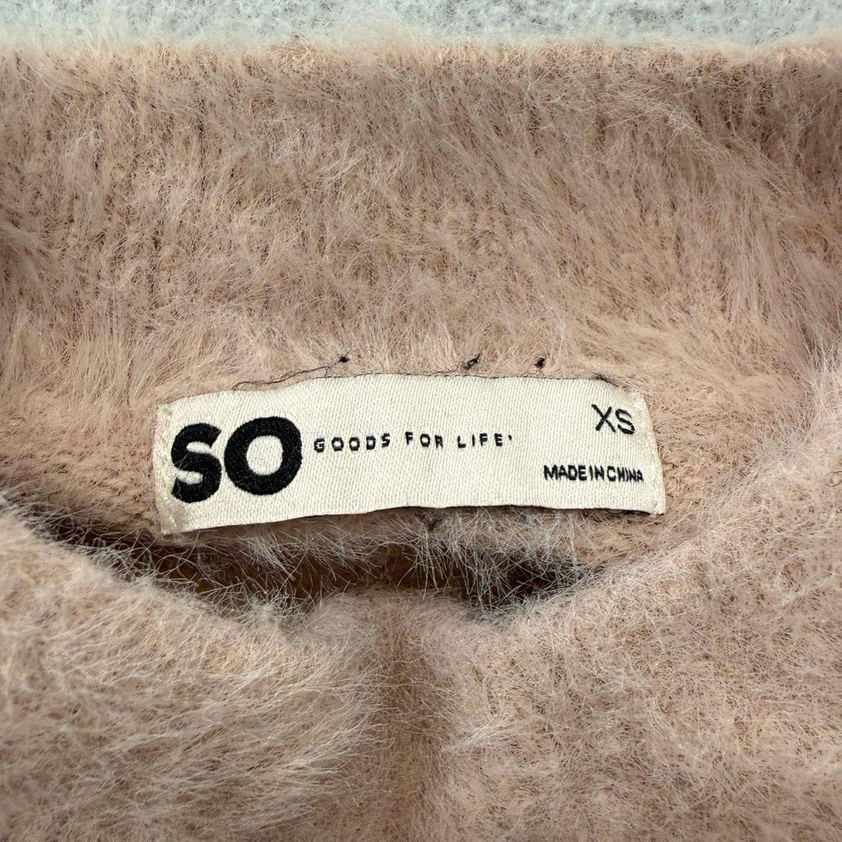 Vintage Y2K 2000's Women's Beige Boxy Fuzzy Crop Sweater