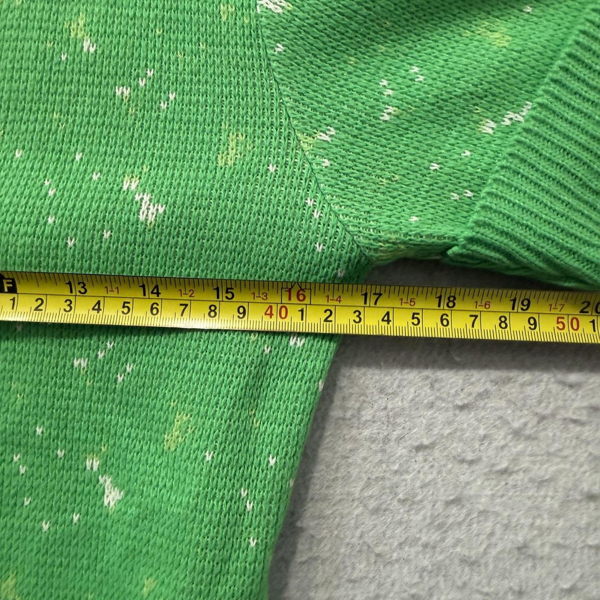 Vintage Y2K 2000's Women's Bright Green Boxy Speckled Cardigan Sweater