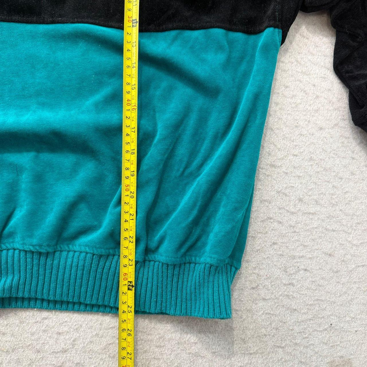 Vintage Y2K 2000's Women's ORSYS Teal Black Boxy Colorblock Crewneck