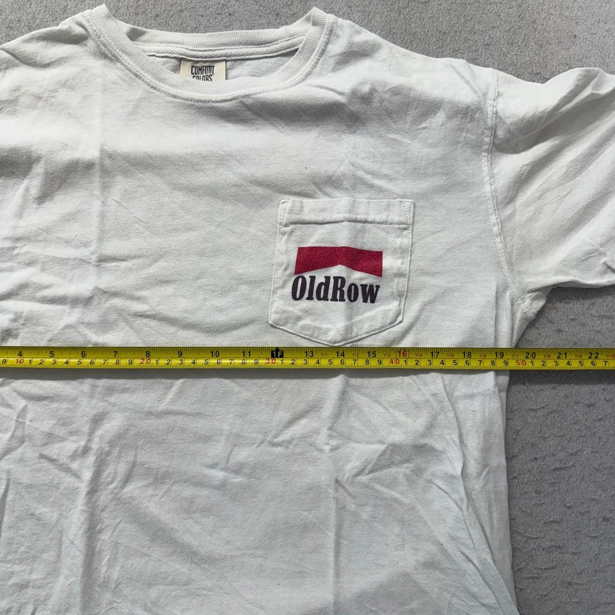 Vintage Y2K 2000's Comfort Colors Cream Boxy Graphic Pocket Tee