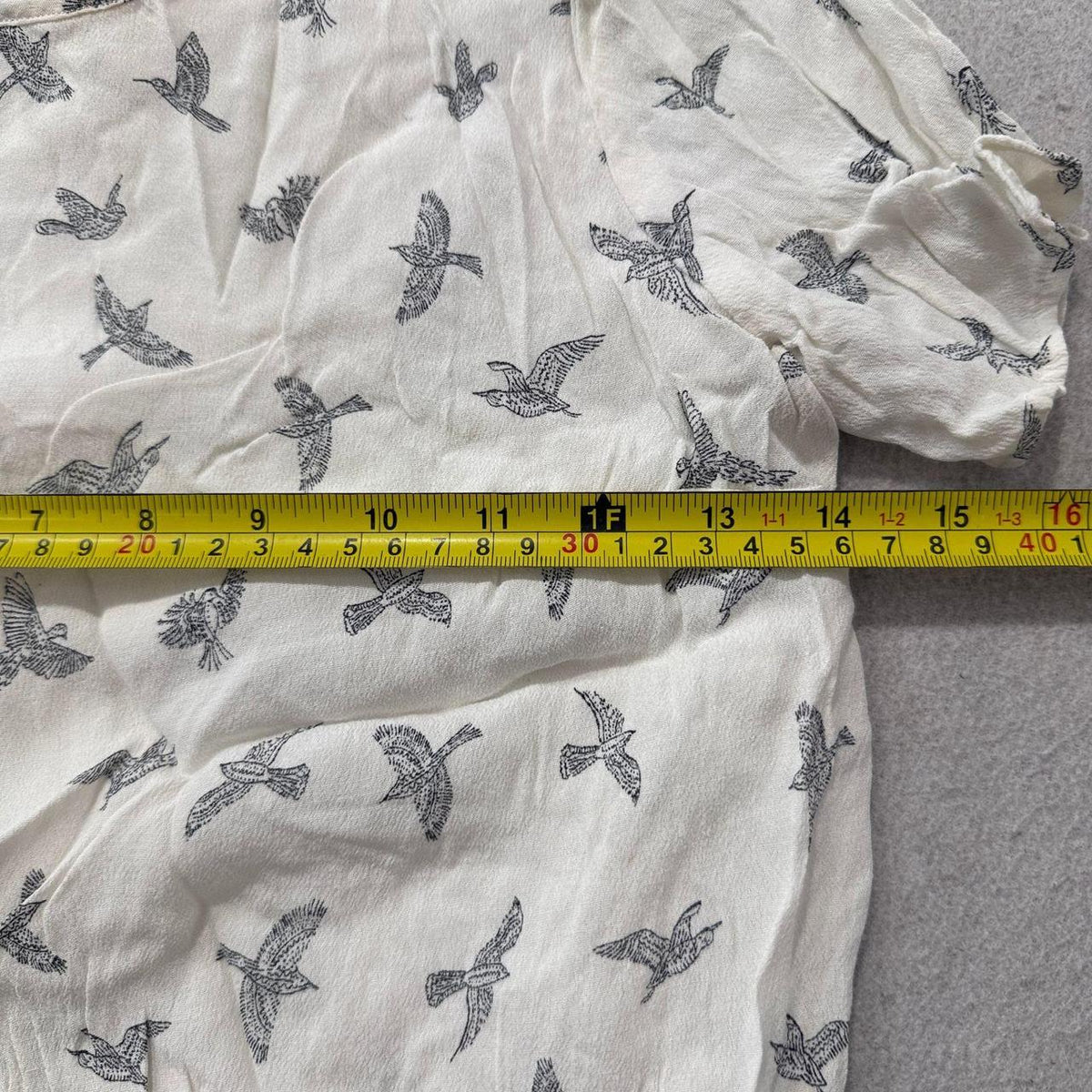 Vintage Y2K 2000's Women's H&M Cream Bird Graphic Blouse