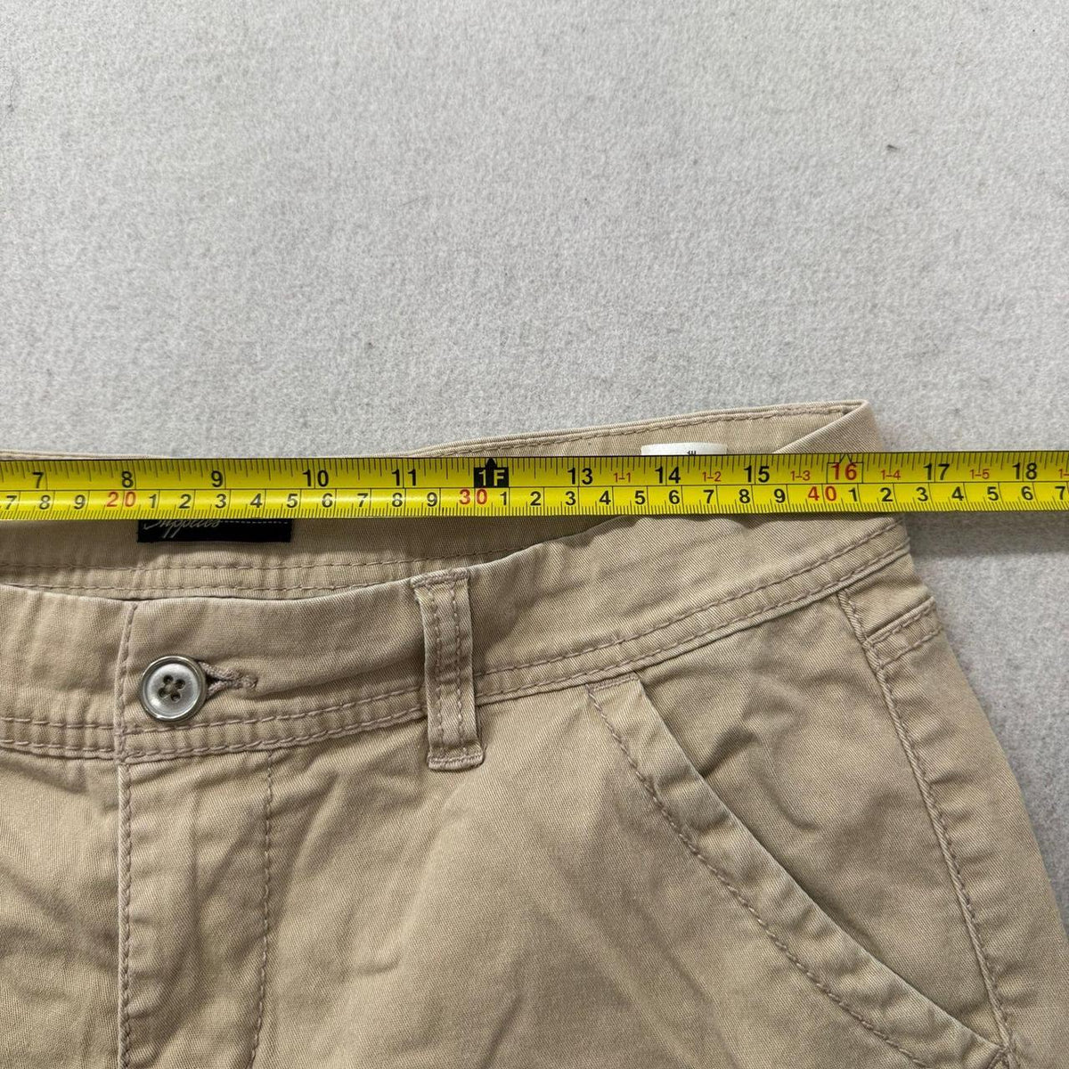 Vintage Y2K 2000's Women's Baggy Cargo Khaki Tan Pants