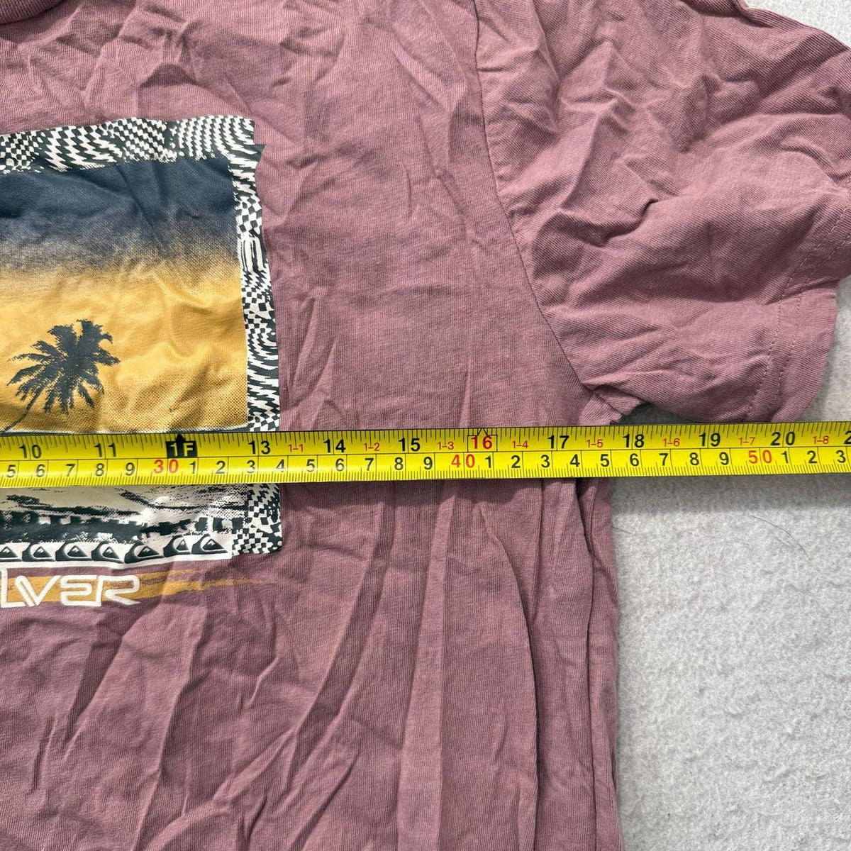 Vintage Y2K 2000's Quiksilver Mauve Graphic Tee Tropical Beach
